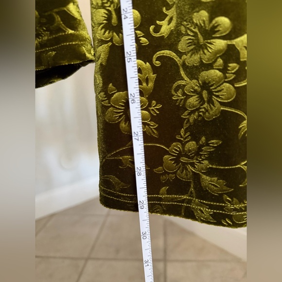 Velvet Sweetheart Twist Floral Bell
Sleeve Mini Dress - Picture 11 of 11